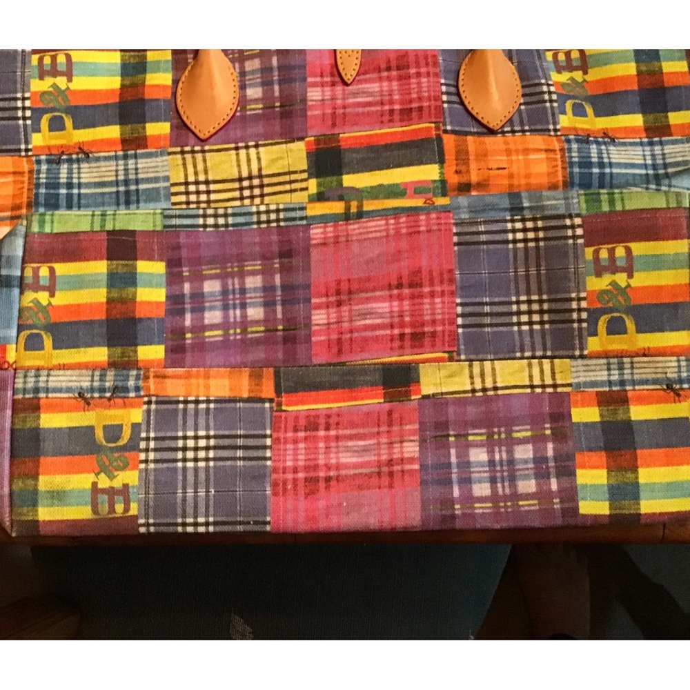 Beautiful Dooney & Bourke Shoulder Tote Purse Bag - Picture 5 of 5